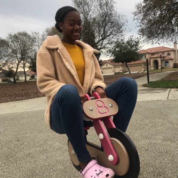 Meet your Posher, Kaila - Picture 3 of 4